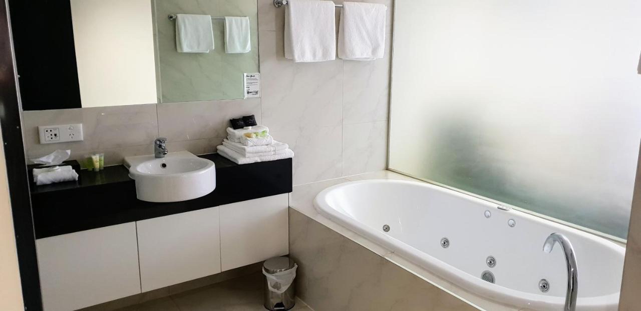 Hogans Motel Wallan Bagian luar foto