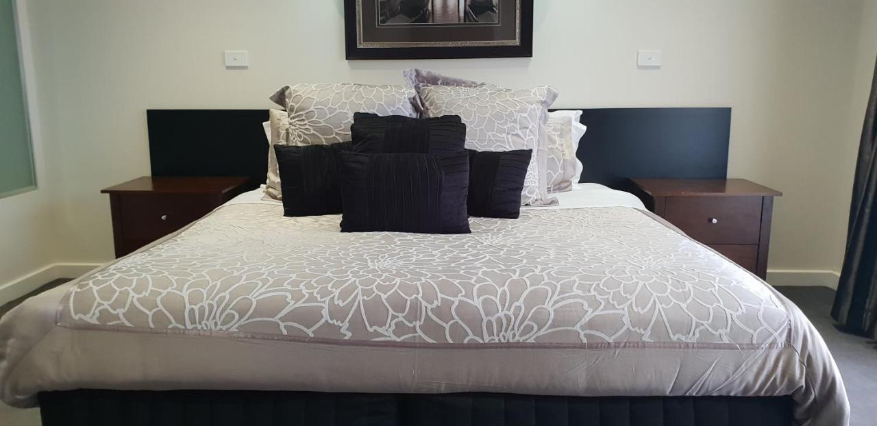 Hogans Motel Wallan Bagian luar foto